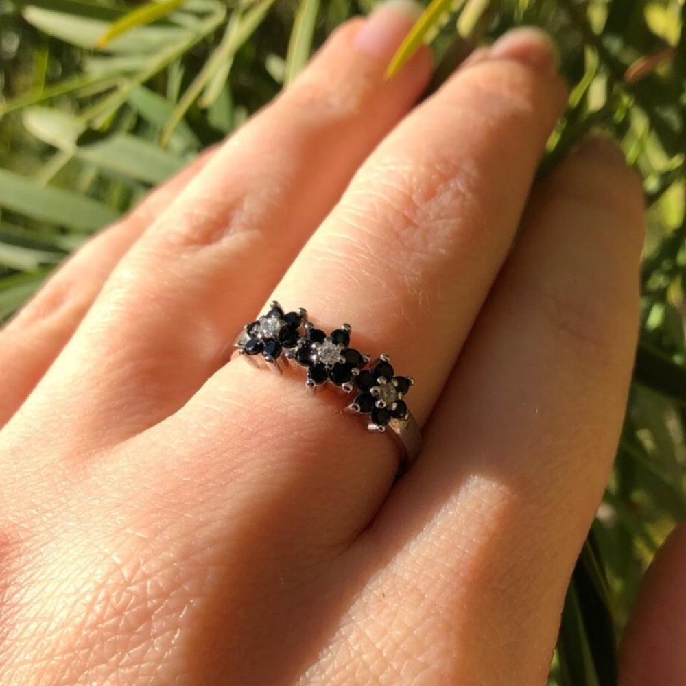 🌸 NEW Black Spinel Sterling Silver Flower Ring 🌸 - Picture 1 of 5